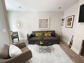 Quiet 1-Bedroom Loft near Entertainment District